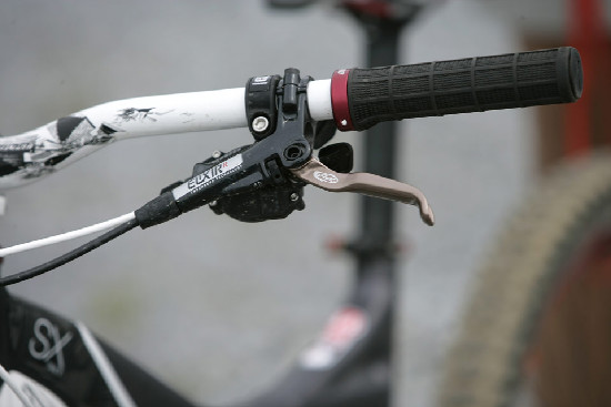 FR a DH novinky Specialized 2011