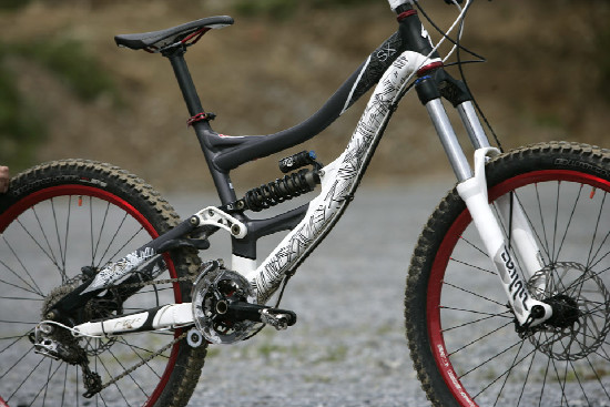 FR a DH novinky Specialized 2011