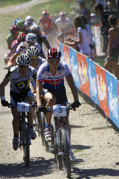 Jaroslav Kulhavý najížděl do prvního okruhu na čele