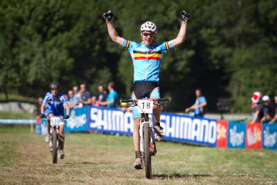 Schuermans vítězí