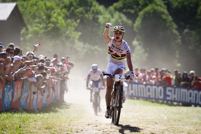 Nino Schurter znovu poráží Absalona