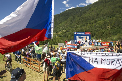 Kateřina Nash na pódiu a české vlajky letěly vzhůru