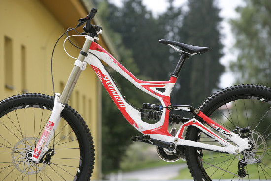 FR a DH novinky Specialized 2011