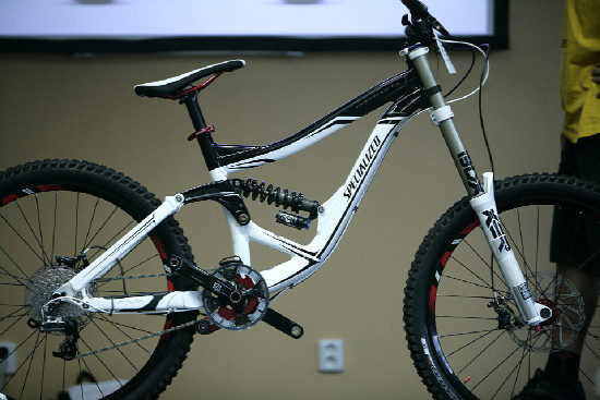 FR a DH novinky Specialized 2011