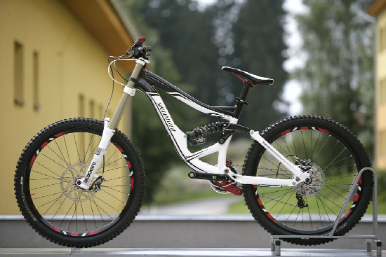 FR a DH novinky Specialized 2011