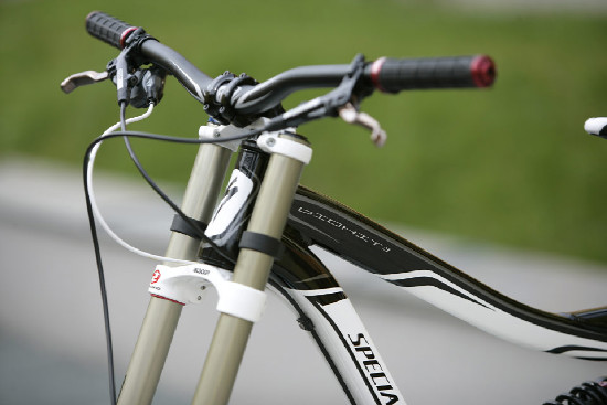 FR a DH novinky Specialized 2011