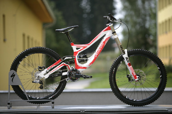 FR a DH novinky Specialized 2011