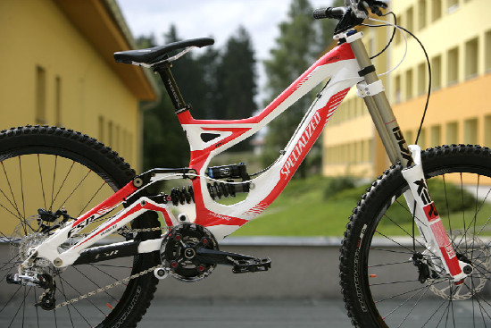 FR a DH novinky Specialized 2011