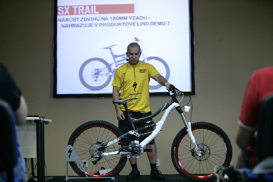 FR a DH novinky Specialized 2011
