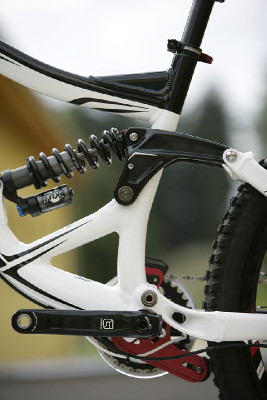 FR a DH novinky Specialized 2011