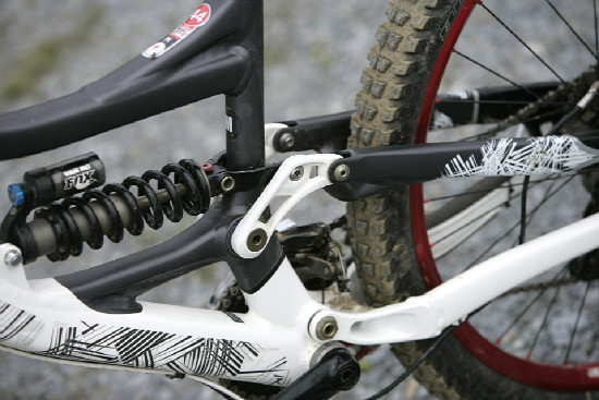 FR a DH novinky Specialized 2011