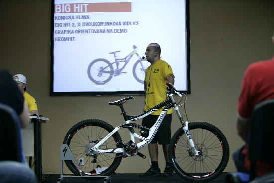 FR a DH novinky Specialized 2011