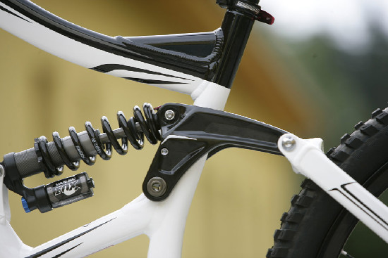 FR a DH novinky Specialized 2011