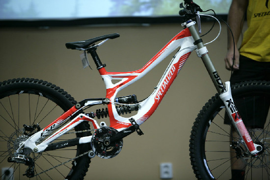 FR a DH novinky Specialized 2011