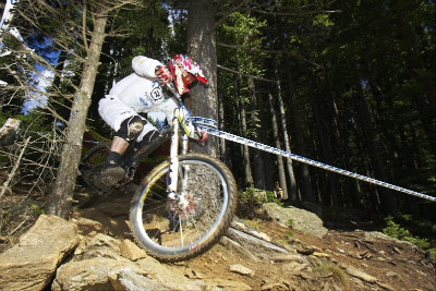 Kamenité a úzké pasáže