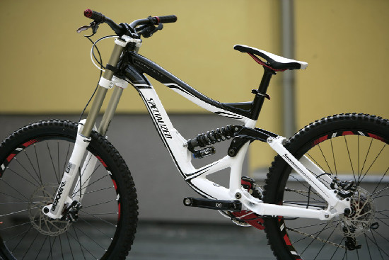 FR a DH novinky Specialized 2011