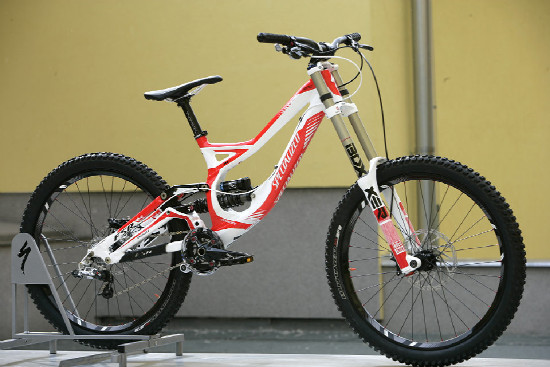 FR a DH novinky Specialized 2011