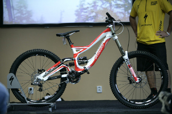 FR a DH novinky Specialized 2011