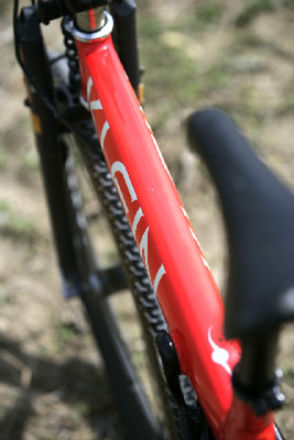 První "klejní" celopéro 1997