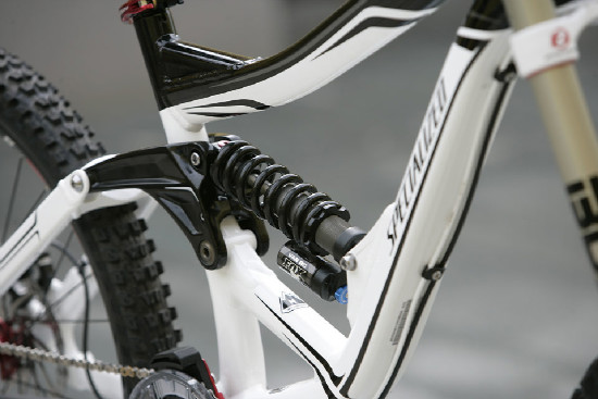 FR a DH novinky Specialized 2011