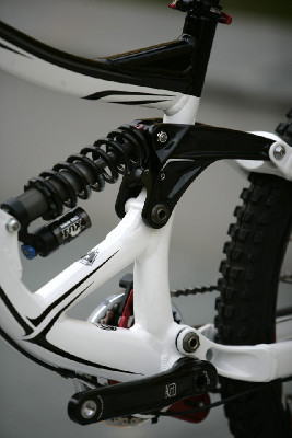 FR a DH novinky Specialized 2011