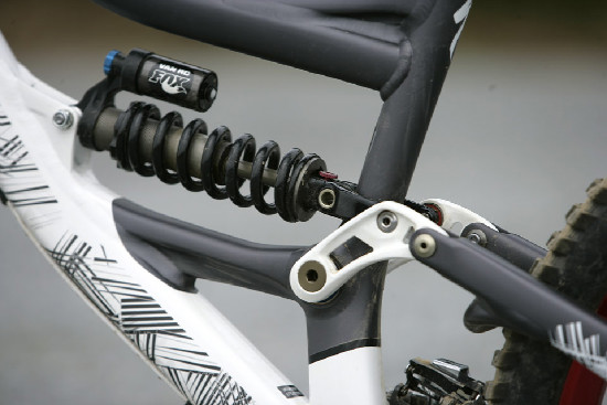 FR a DH novinky Specialized 2011