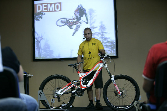 FR a DH novinky Specialized 2011