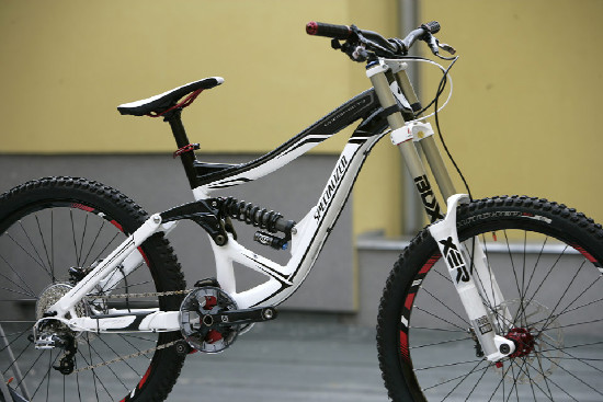 FR a DH novinky Specialized 2011