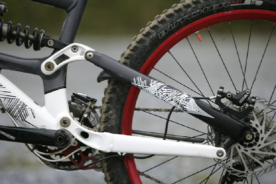 FR a DH novinky Specialized 2011