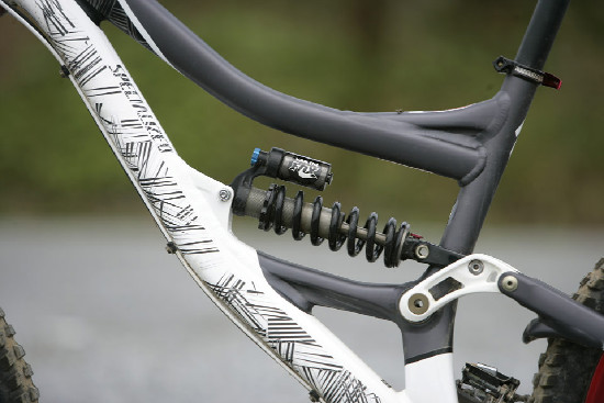 FR a DH novinky Specialized 2011