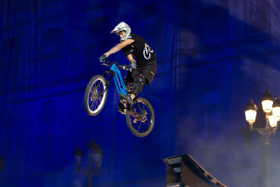 RaceBike před parlamentem v Quebecu