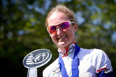 Catherine s "křišťálovým glóbem"