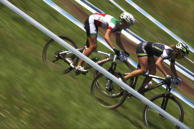 Sjezdový souboj Evy Lechner a Heather Irmiger