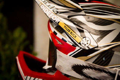 přilba OGK Kabuto a Ride For Tyler Blick u Grega Minnaara