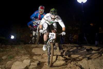 mužské finále a Graves zatím ještě na čele