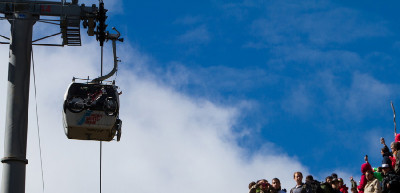 Steve Peat zdraví cestou na start fanoušky