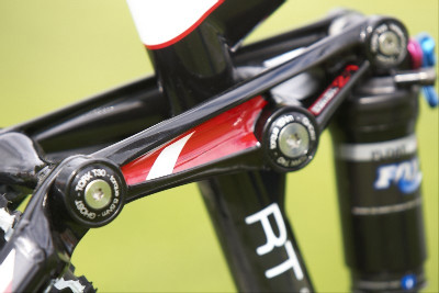 - Detail nového vahadla