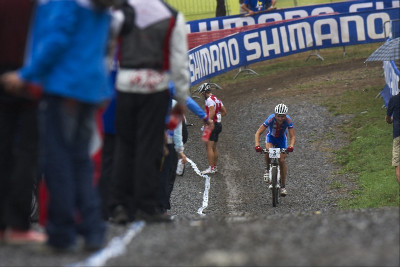 Jaroslav Kulhavý právě minul Schurtera s defektem v depu, v tu chvíli jel v duhovém