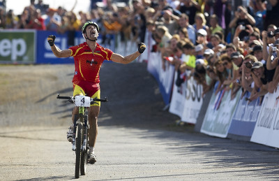  - Radost nového mistra světa J.A. Hermidy