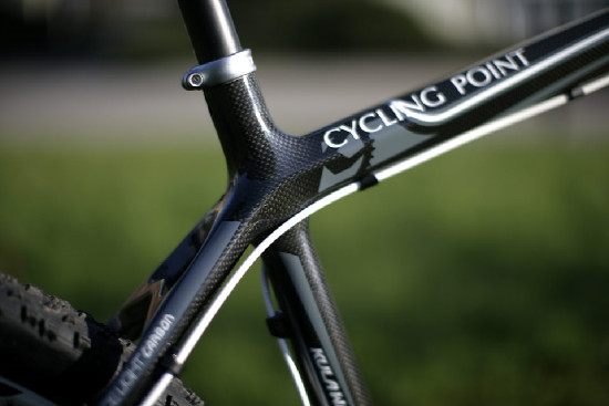 První karbon od Kony