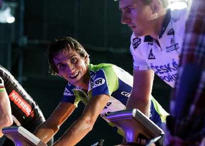 Roman se zatím směje