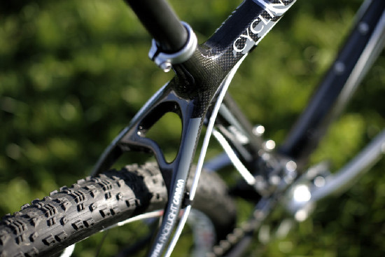 První karbon od Kony