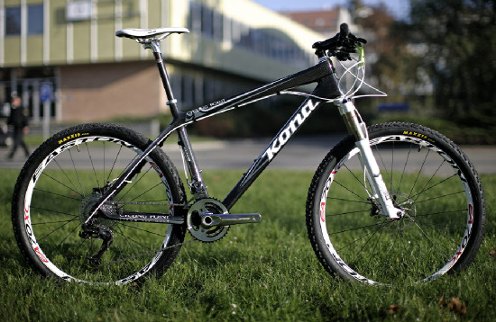 První karbon od Kony