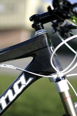 První karbon od Kony