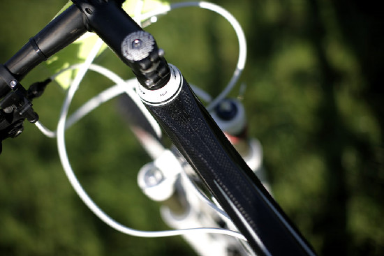 První karbon od Kony