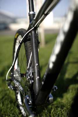 První karbon od Kony