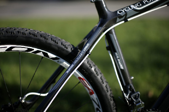 První karbon od Kony