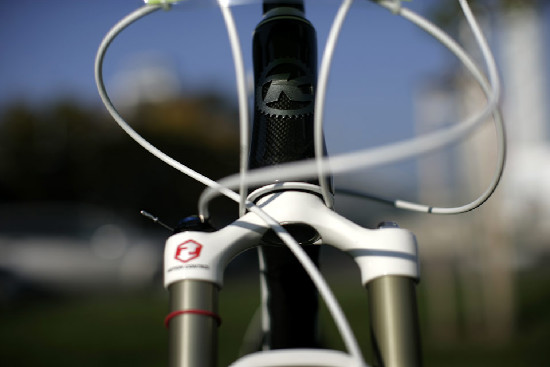 První karbon od Kony