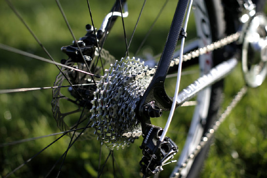 První karbon od Kony