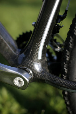 První karbon od Kony